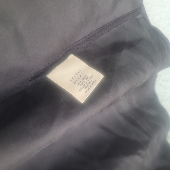 Velvet Heart Silk Button Up Shirt - Picture 5 of 11